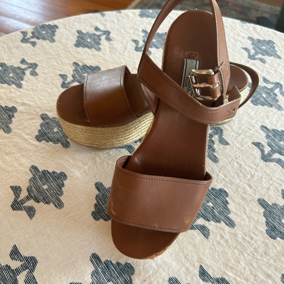 beautiful Prada platform sandals - near perfect condition! - Picture 2 of 4